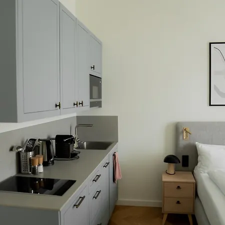Bob W Old Town Apartahotel 4*