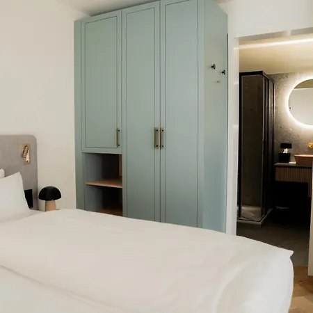 Bob W Old Town Apartahotel 4*